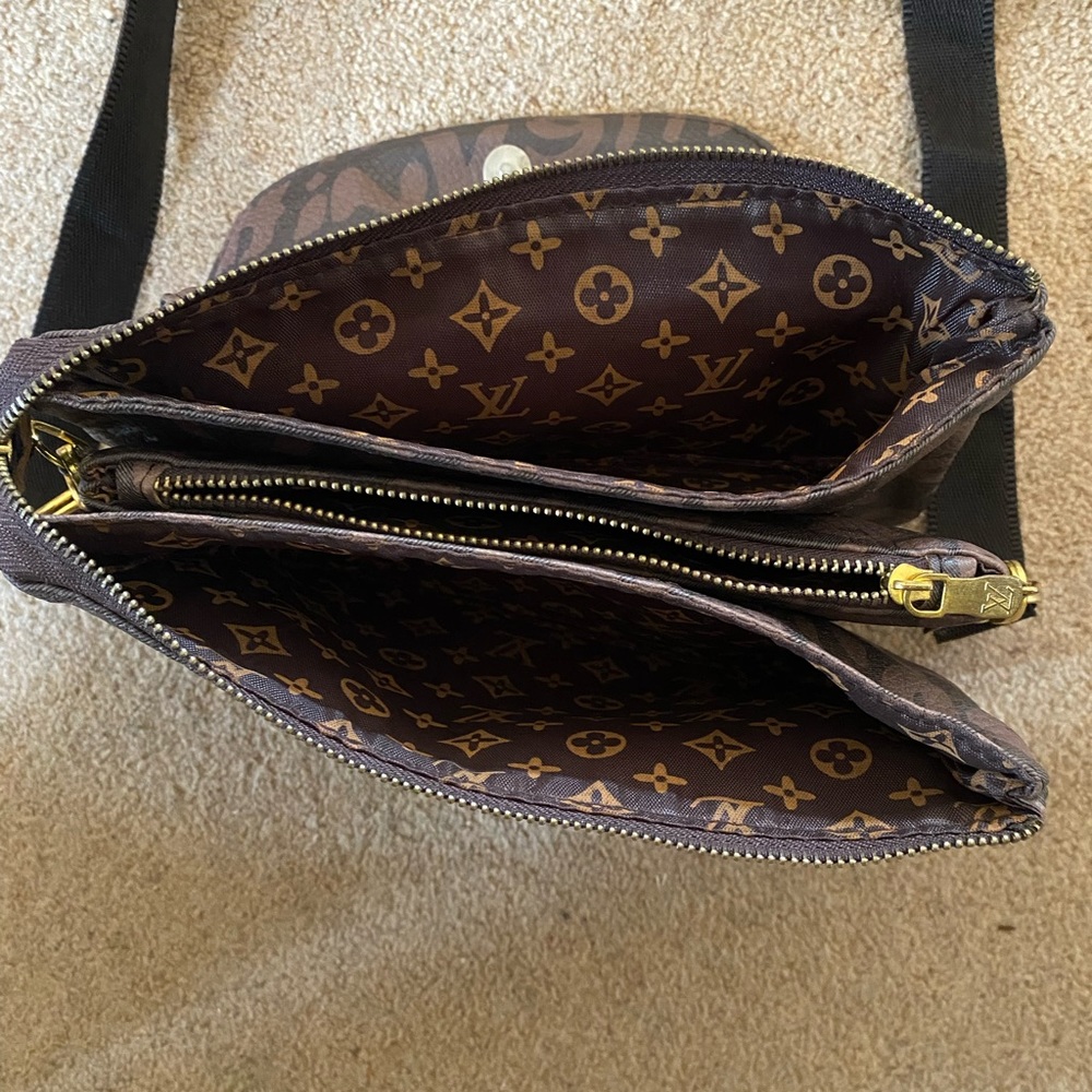 Cross body bag not real - Picture 4 of 6